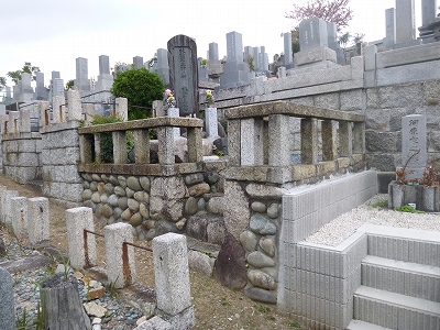 お墓の石積みの改修