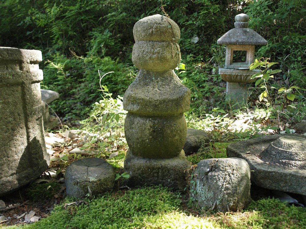 HOT爆買い石仏「とても形がいい　状態も良い　一石五輪塔」愛知県　室町時代（1400年前後）サイズ高さ４２㎝　幅１１×１０・５㎝　重さ１０㎏ 仏像