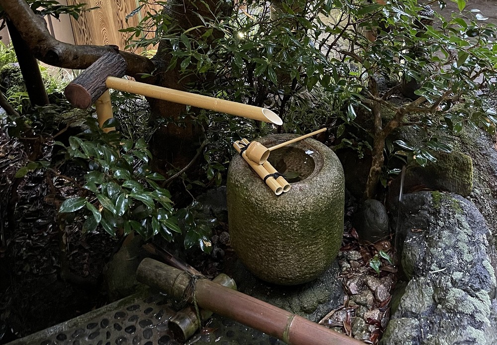 筧（かけひ）くぬ木の製品案内愛知県岡崎市の石灯篭・水鉢蹲など石材