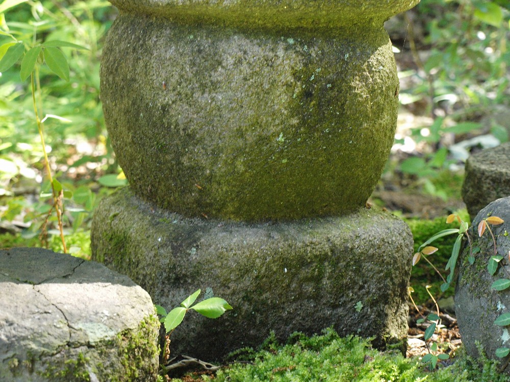 HOT爆買い石仏「とても形がいい　状態も良い　一石五輪塔」愛知県　室町時代（1400年前後）サイズ高さ４２㎝　幅１１×１０・５㎝　重さ１０㎏ 仏像